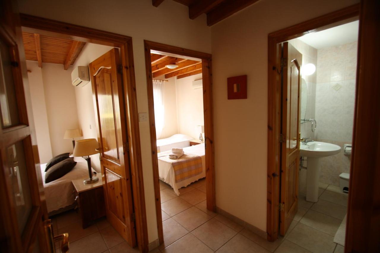 Swimmers' Paradise Pissouri Luaran gambar